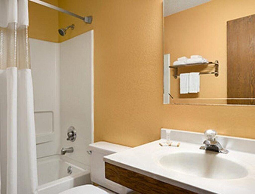 Magnuson Hotel Fort Wayne North - Coliseum Ngoại thất bức ảnh