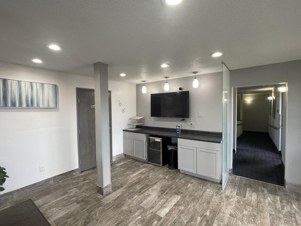 Magnuson Hotel Fort Wayne North - Coliseum Ngoại thất bức ảnh