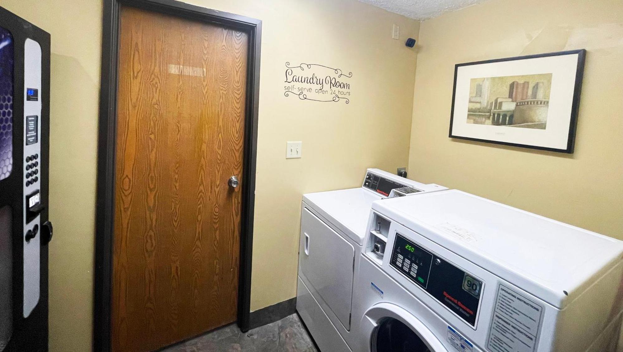 Magnuson Hotel Fort Wayne North - Coliseum Ngoại thất bức ảnh