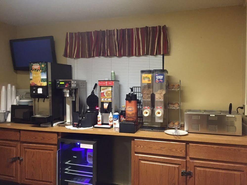 Magnuson Hotel Fort Wayne North - Coliseum Ngoại thất bức ảnh
